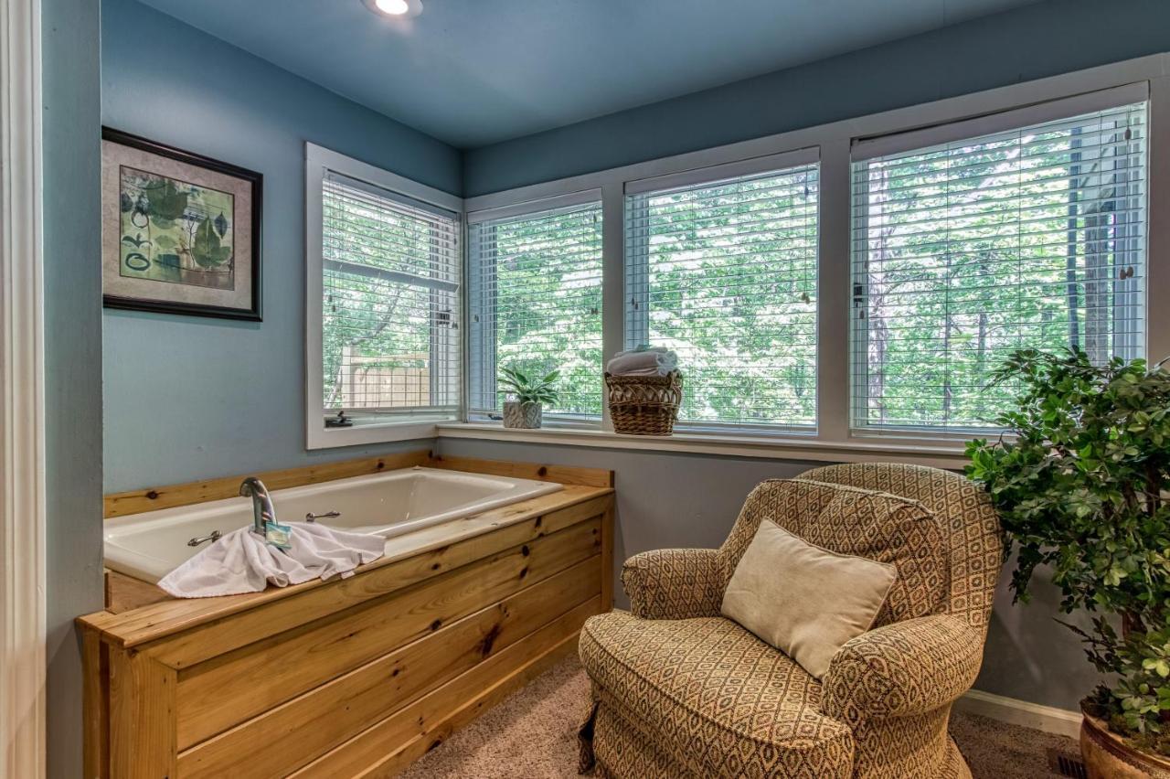 Mountain Lake Lodge, Hot Tub, Theater Room, 1089 Free Tickets Each Paid Day, Dollywood And More Sevierville Dış mekan fotoğraf