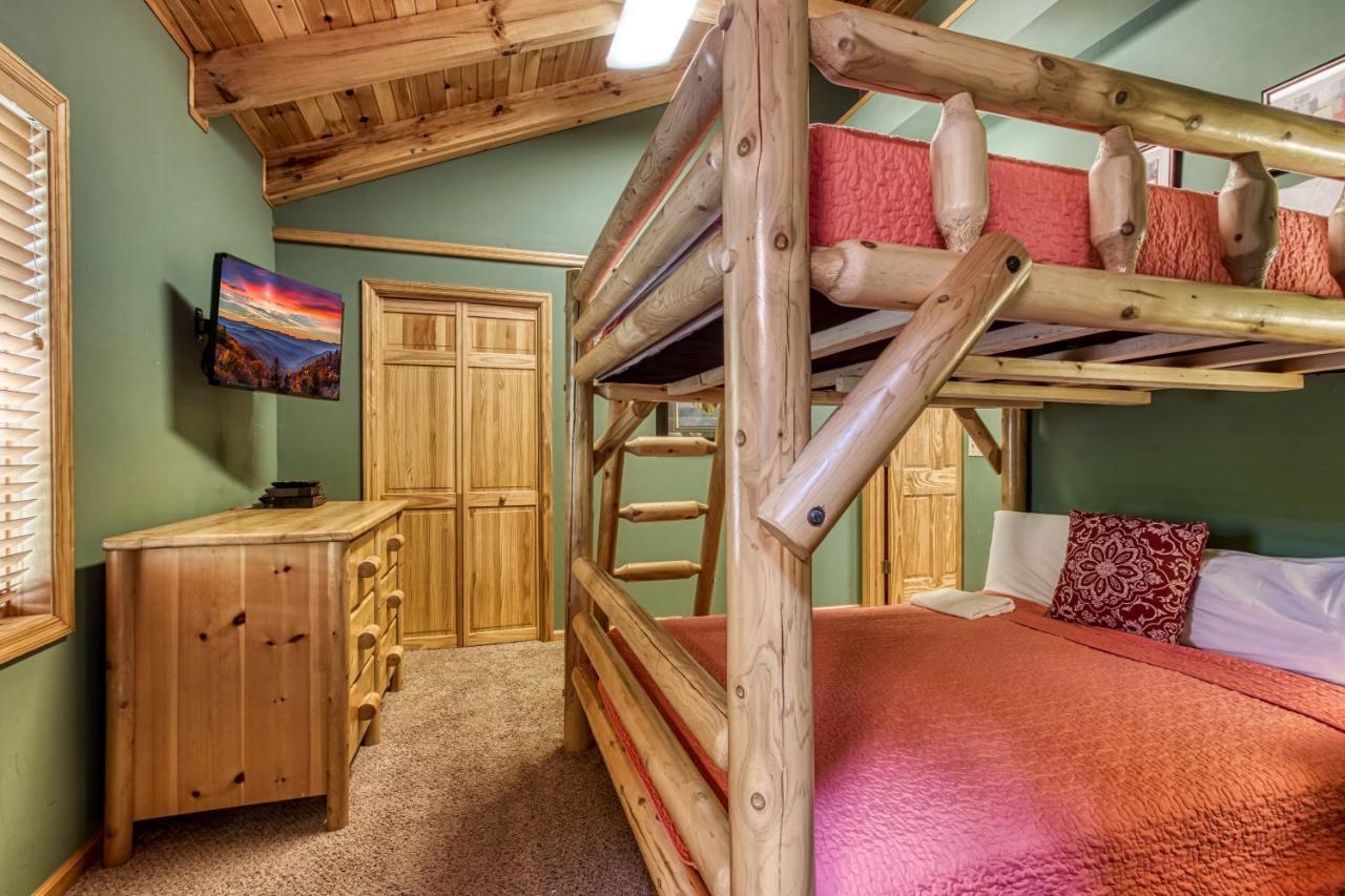 Mountain Lake Lodge, Hot Tub, Theater Room, 1089 Free Tickets Each Paid Day, Dollywood And More Sevierville Dış mekan fotoğraf