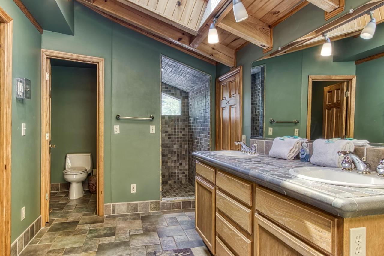 Mountain Lake Lodge, Hot Tub, Theater Room, 1089 Free Tickets Each Paid Day, Dollywood And More Sevierville Dış mekan fotoğraf