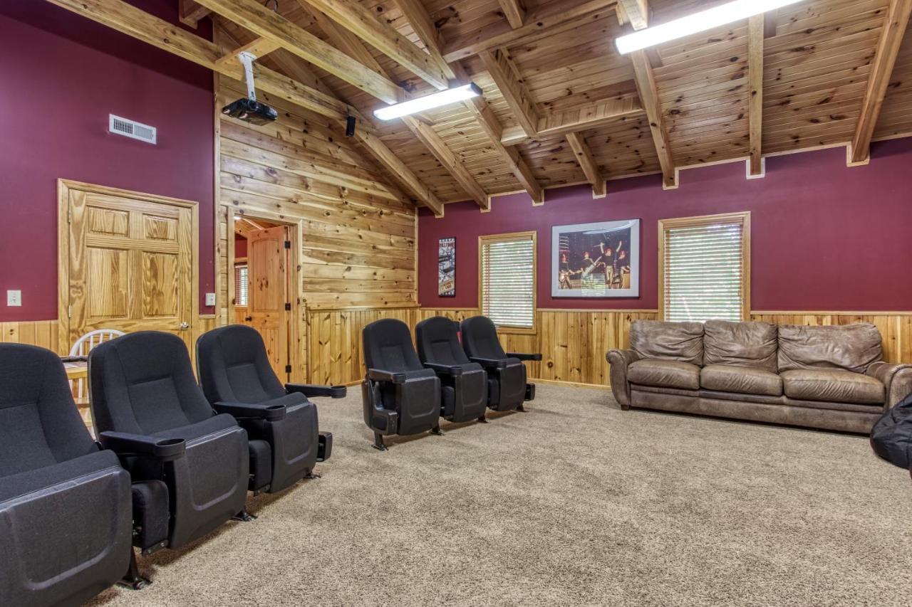 Mountain Lake Lodge, Hot Tub, Theater Room, 1089 Free Tickets Each Paid Day, Dollywood And More Sevierville Dış mekan fotoğraf