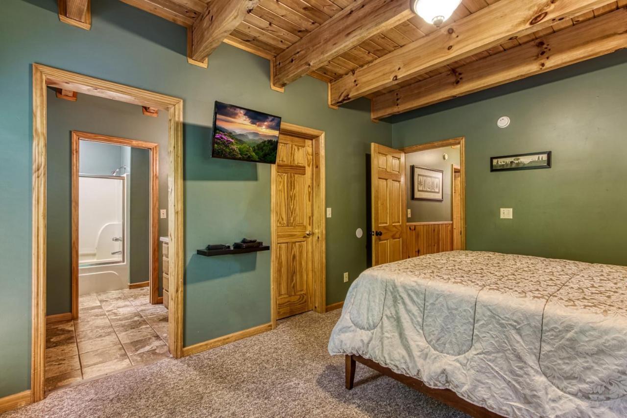 Mountain Lake Lodge, Hot Tub, Theater Room, 1089 Free Tickets Each Paid Day, Dollywood And More Sevierville Dış mekan fotoğraf