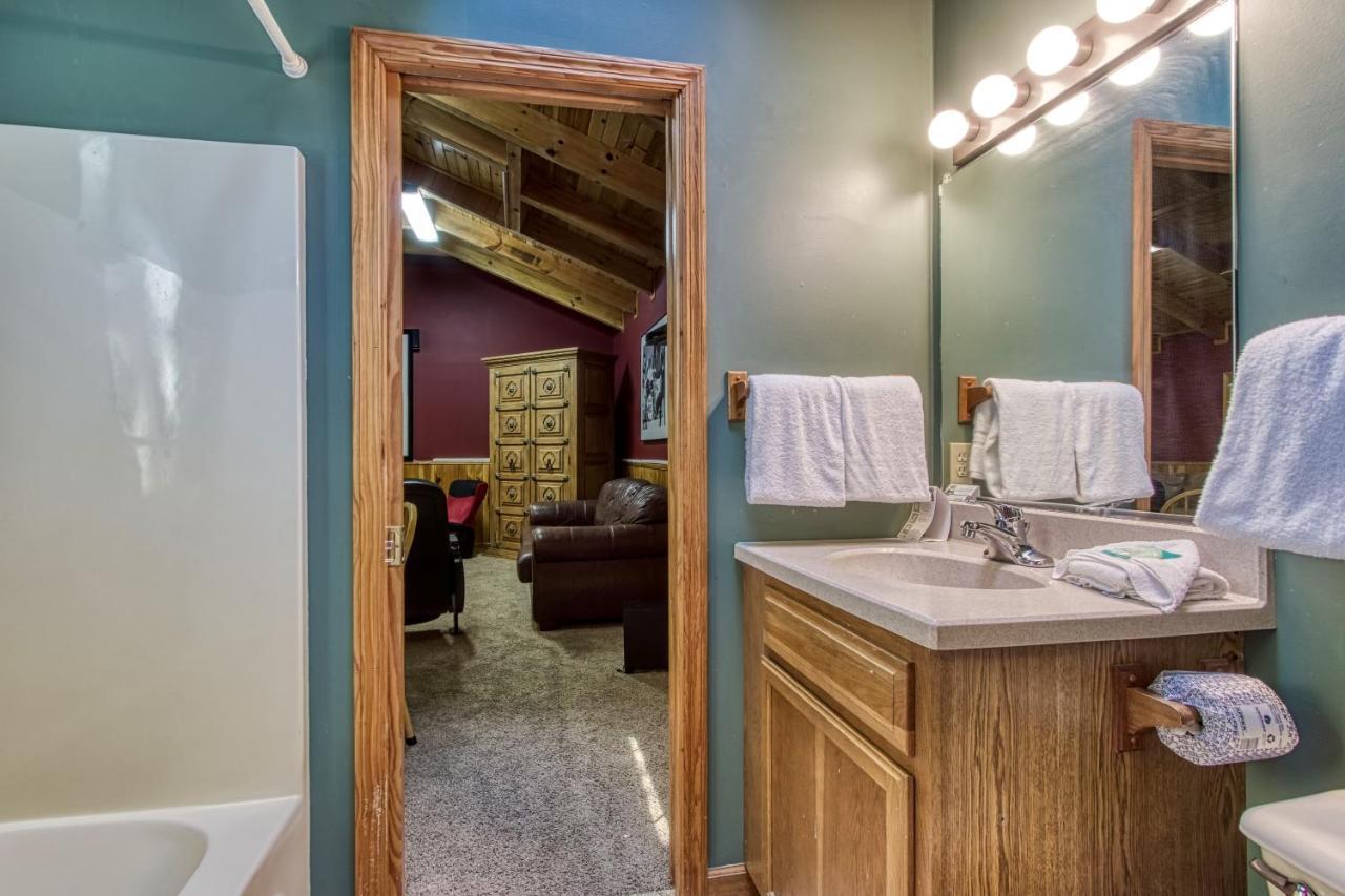 Mountain Lake Lodge, Hot Tub, Theater Room, 1089 Free Tickets Each Paid Day, Dollywood And More Sevierville Dış mekan fotoğraf